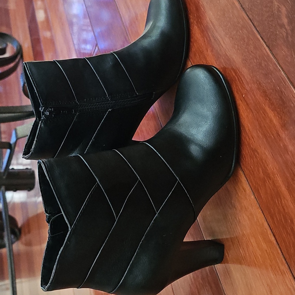A2 By Aerosoles Black Ankle Booties (Best Role)